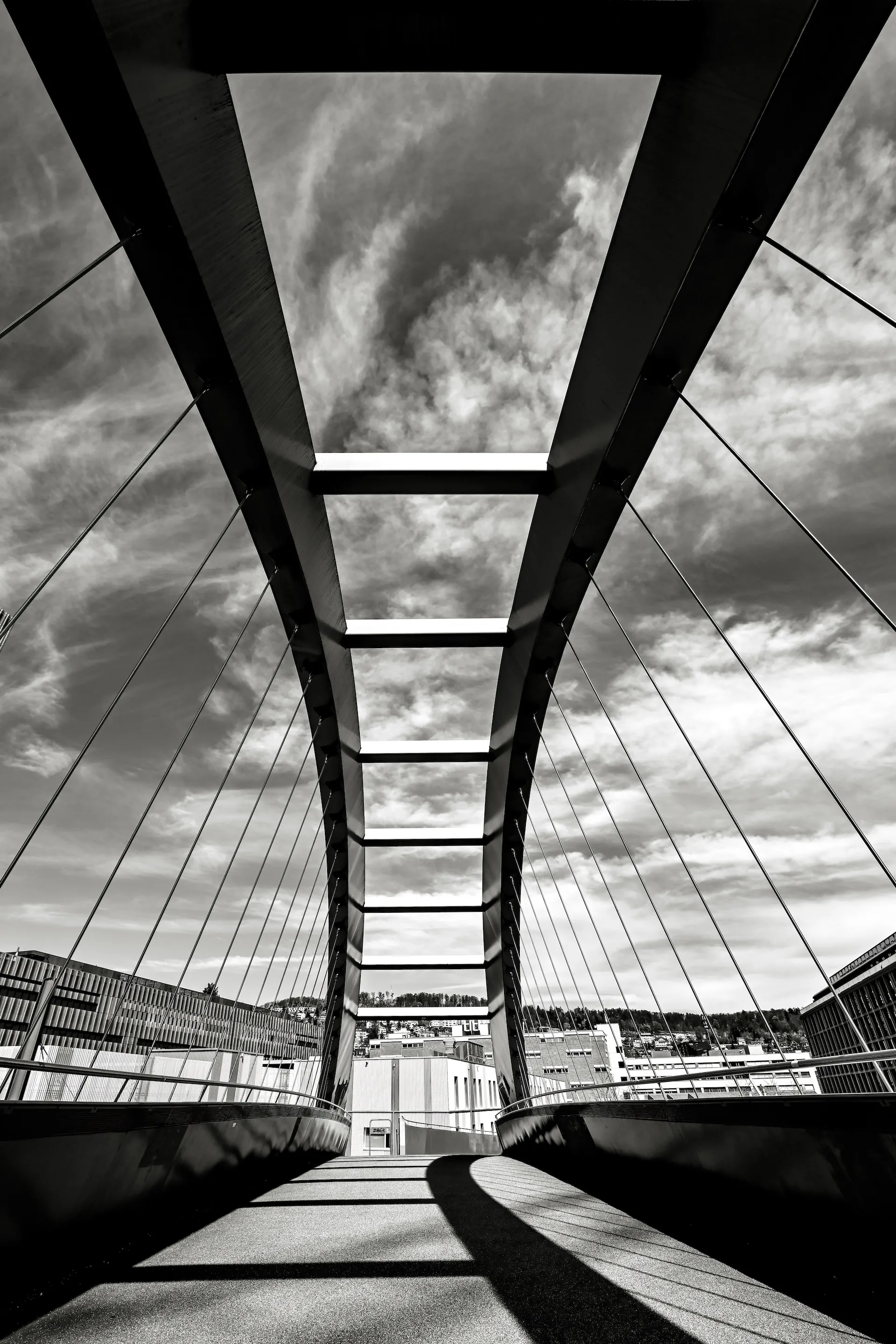 Industriebrücke im Graphic-Look.