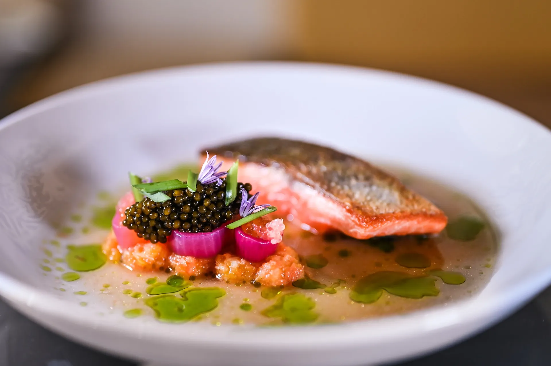 Edles Fischgericht mit Kaviar – fein inszenierte Foodfotografie.