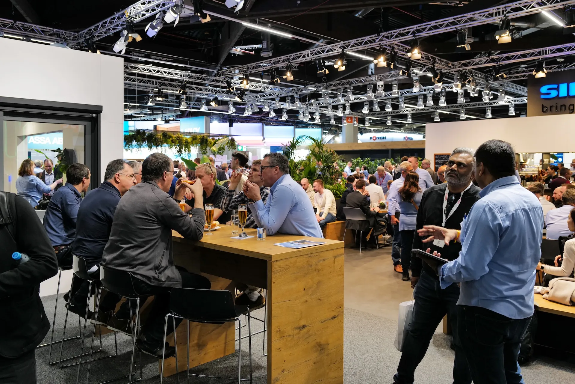 Einladender Messebereich – festgehalten im Stil authentischer Messefotografie.