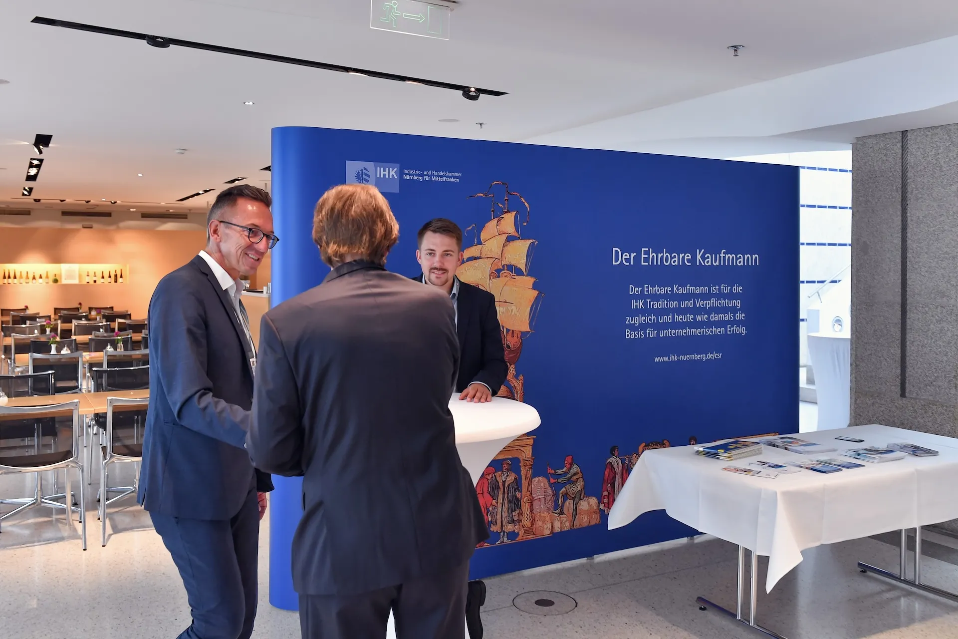 Händeschütteln auf Messe