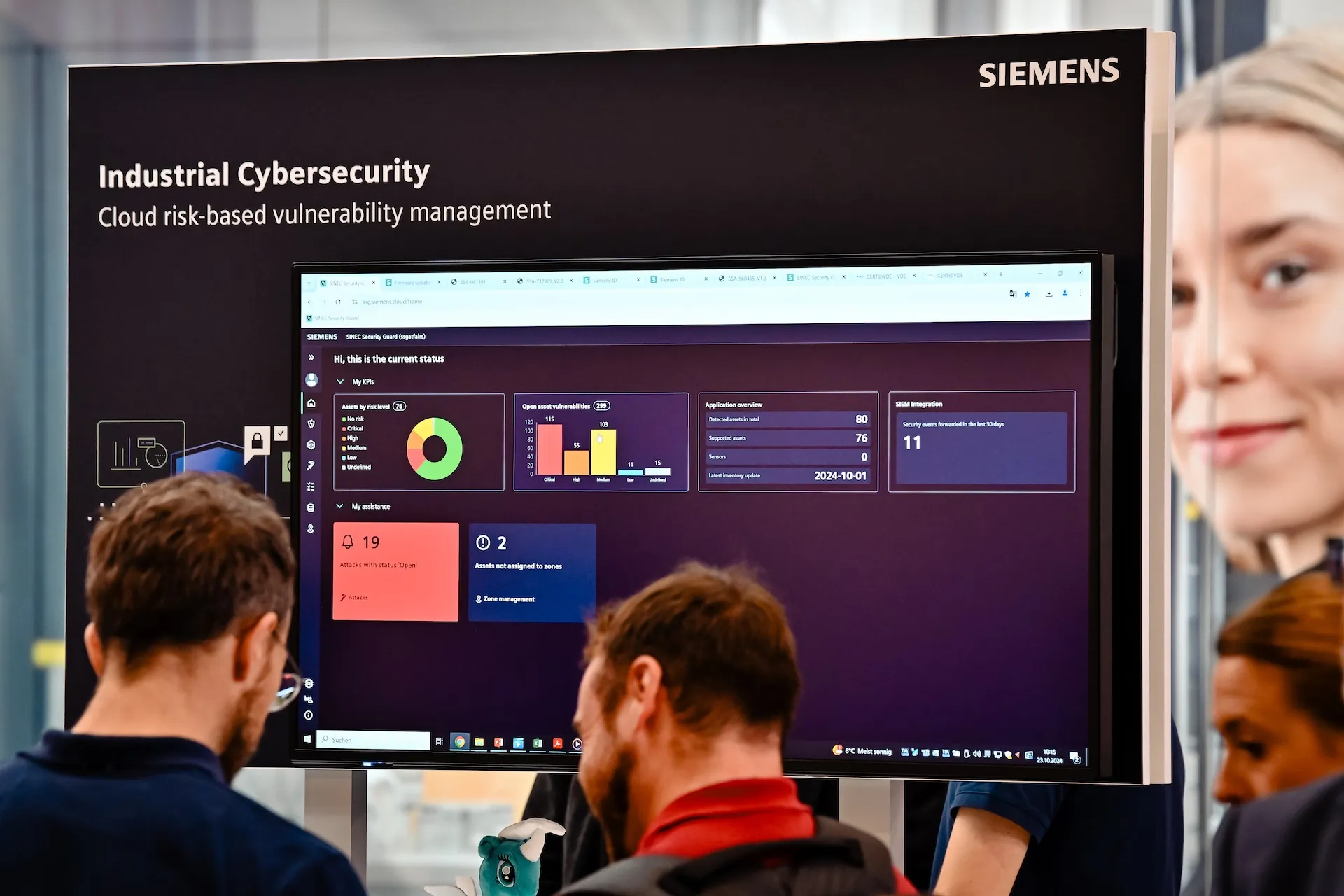 Siemens-Messestand zum Thema Cybersecurity – technisch, klar, fokussiert.