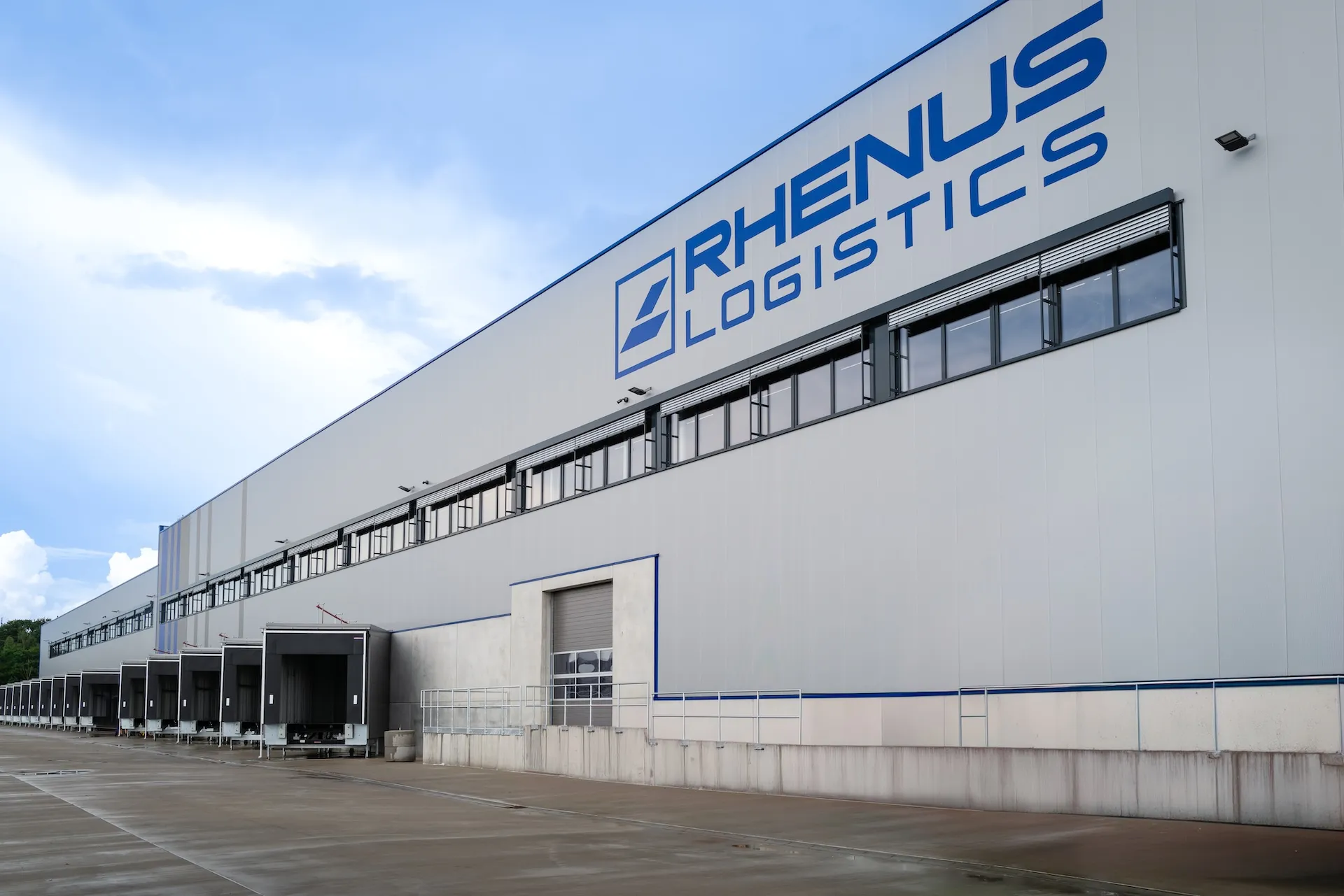 Logistikzentrum – präzise Linienführung.