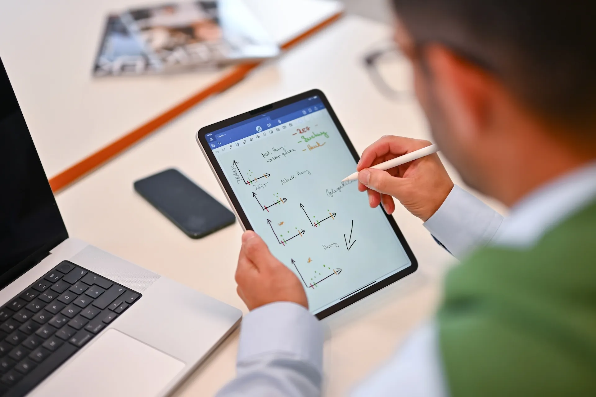 Digitale Notizen auf dem Tablet – modernes Arbeiten visuell greifbar.