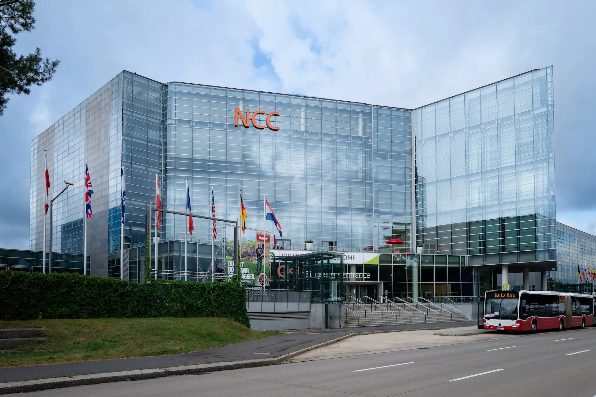 Außenansicht des Messezentrums Nürnberg – visuell eingefangen für starke Markenpräsenz.