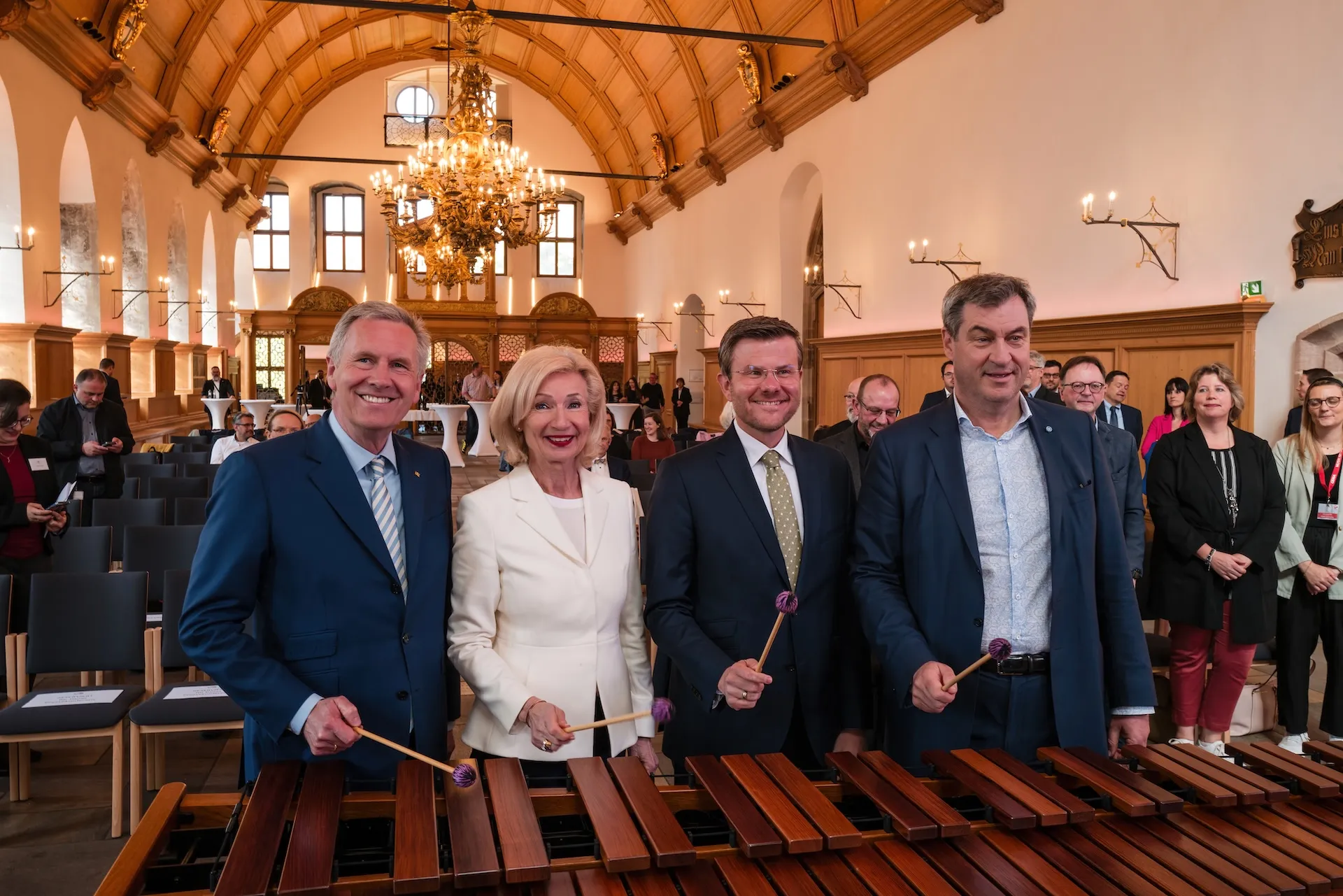 Politiker bei Musikaktion