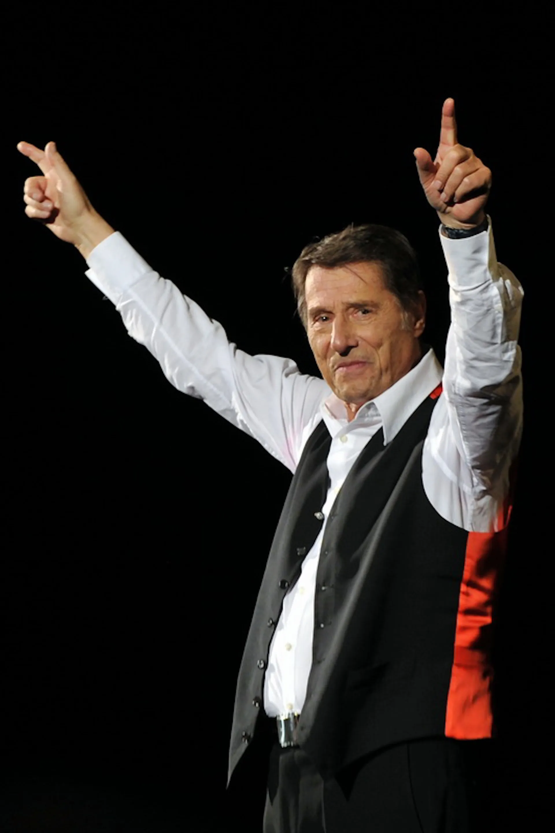 Udo Jürgens voller Energie – Musiklegende in Goldmomenten.